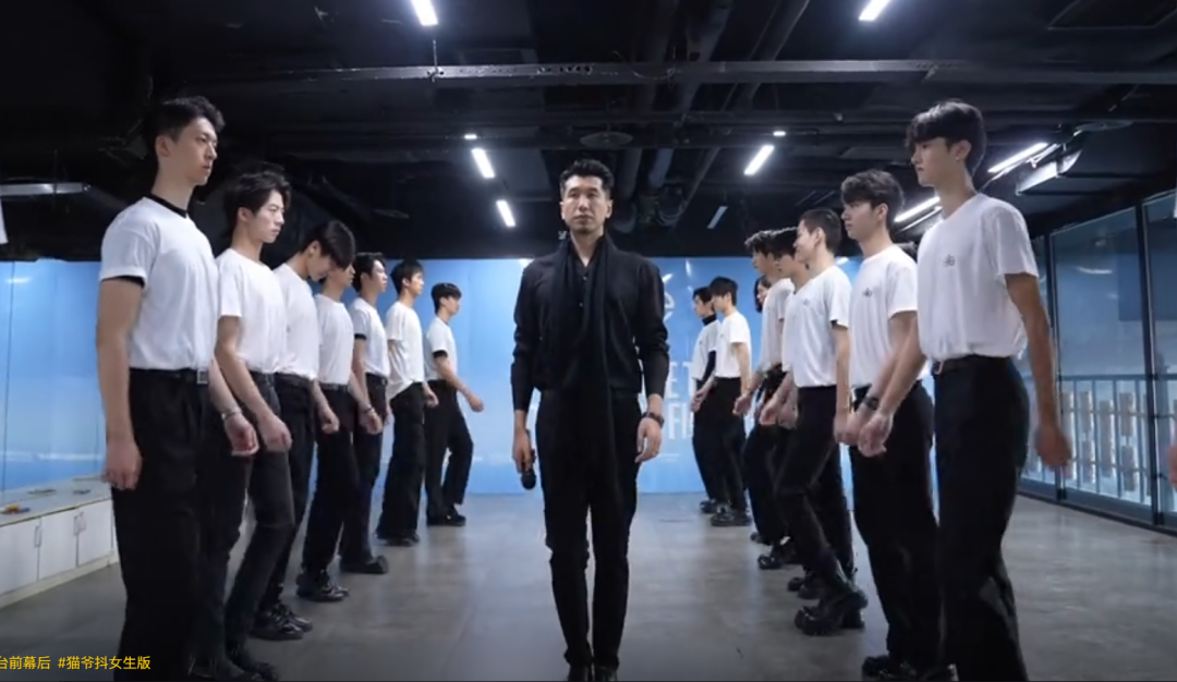 30天涨粉193万,全民模仿的“原地猫步”是怎么走红的?