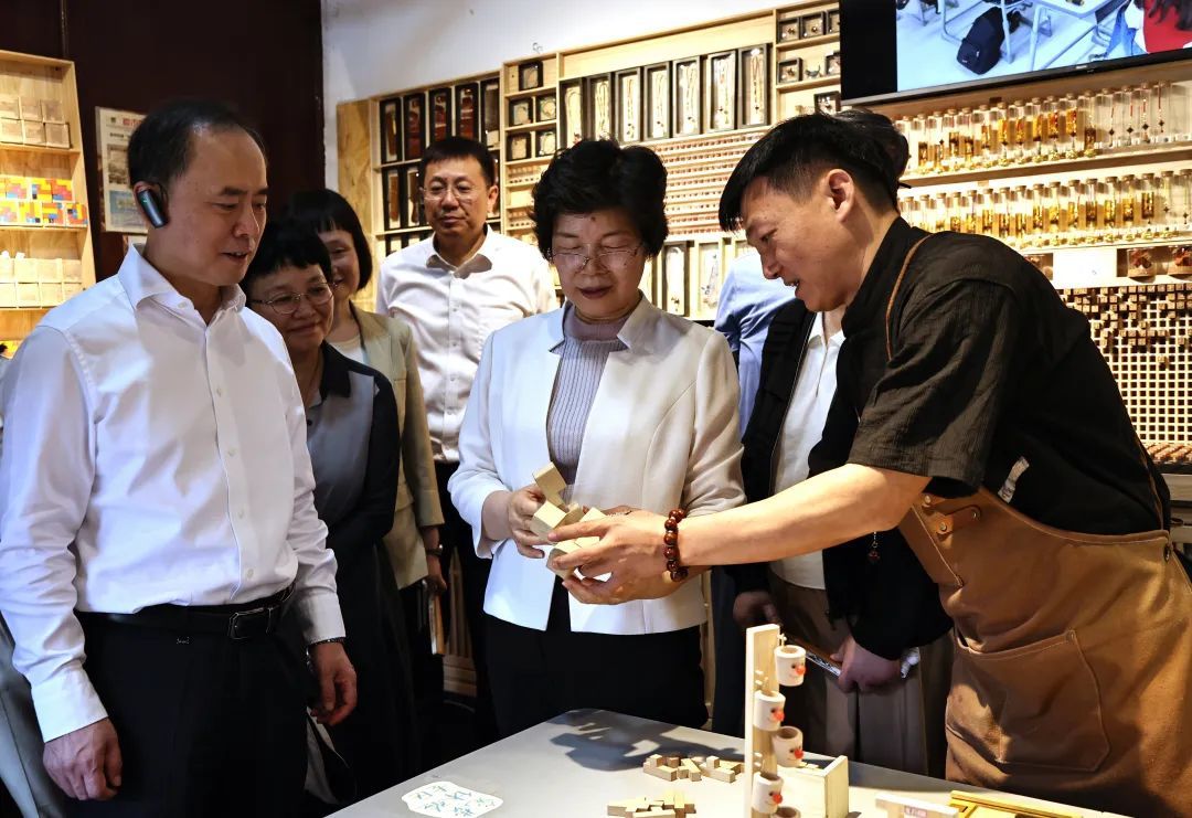 住苏全国政协委员在徐州调研座谈