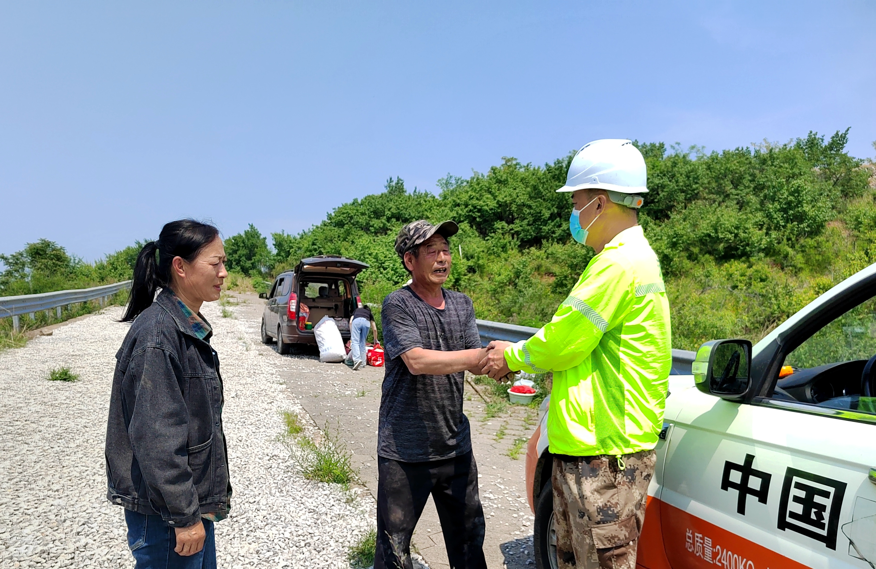 河北高速集团承德分公司平泉保通保畅应急大队：暖心救援显担当 真情服务获赞誉
