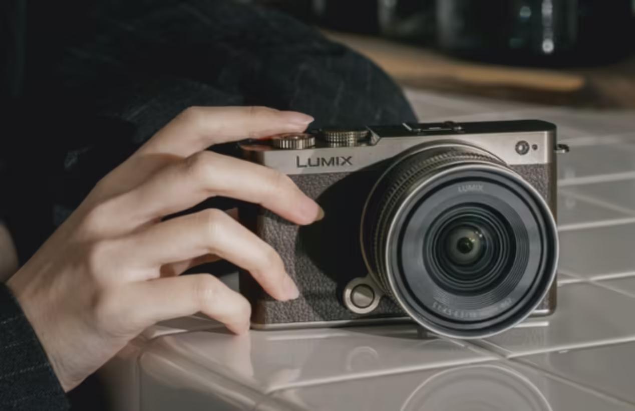 松下推出LUMIX S9相机“钛金色”版本,引入全新三涂层技术提升机身光泽质感