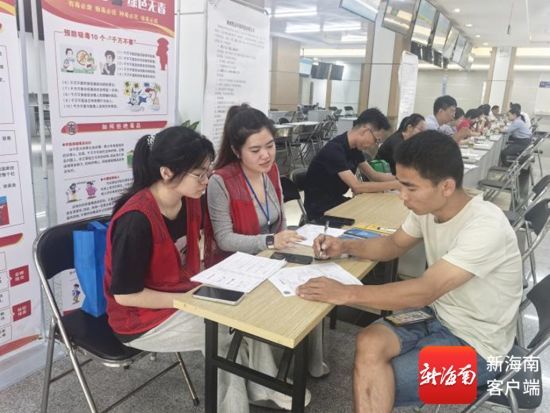 招聘活动现场。海南就业驿站海口嘉华站供图