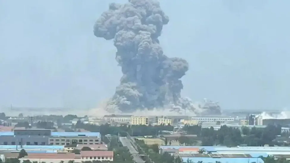 山东高密一化工厂发生爆炸，生态环境部门第一时间到现场监测