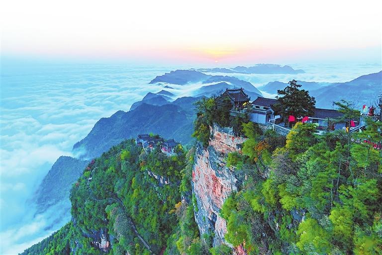 鸡峰山（本版图片均为资料图）