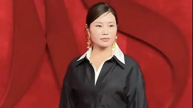 杨妞花盛装走红毯引发争议，直播带货被网暴，她该不该被道德绑架？