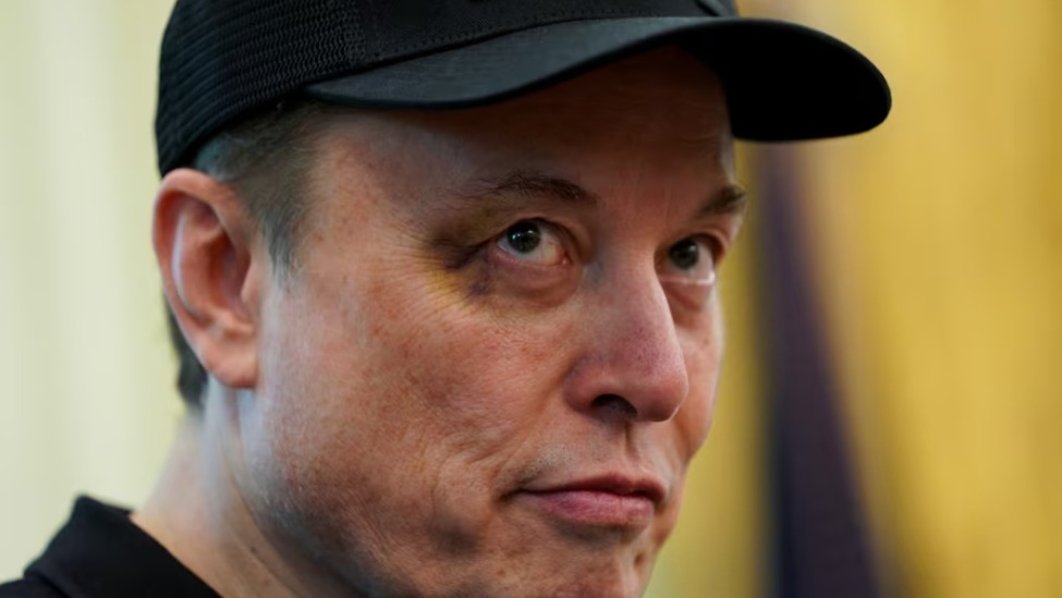 马斯克回应眼部淤伤