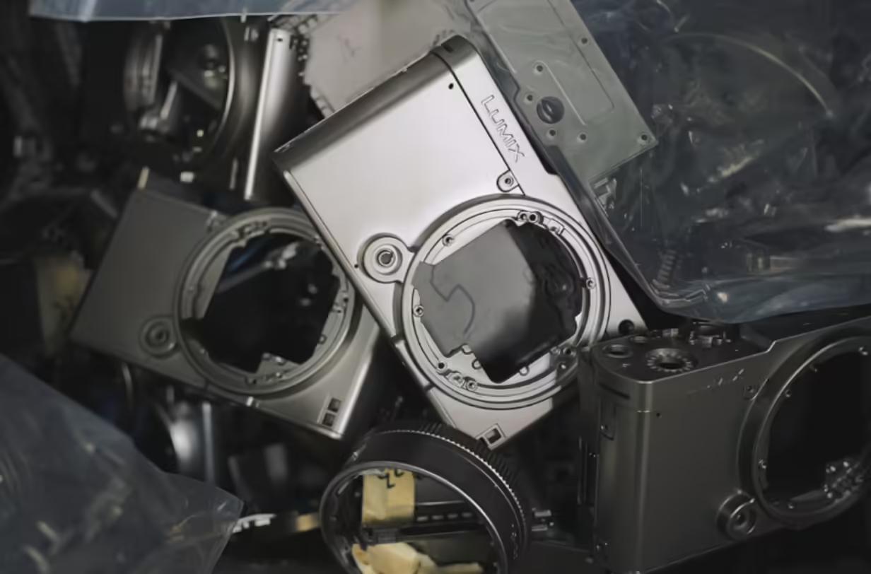 松下推出LUMIX S9相机“钛金色”版本,引入全新三涂层技术提升机身光泽质感