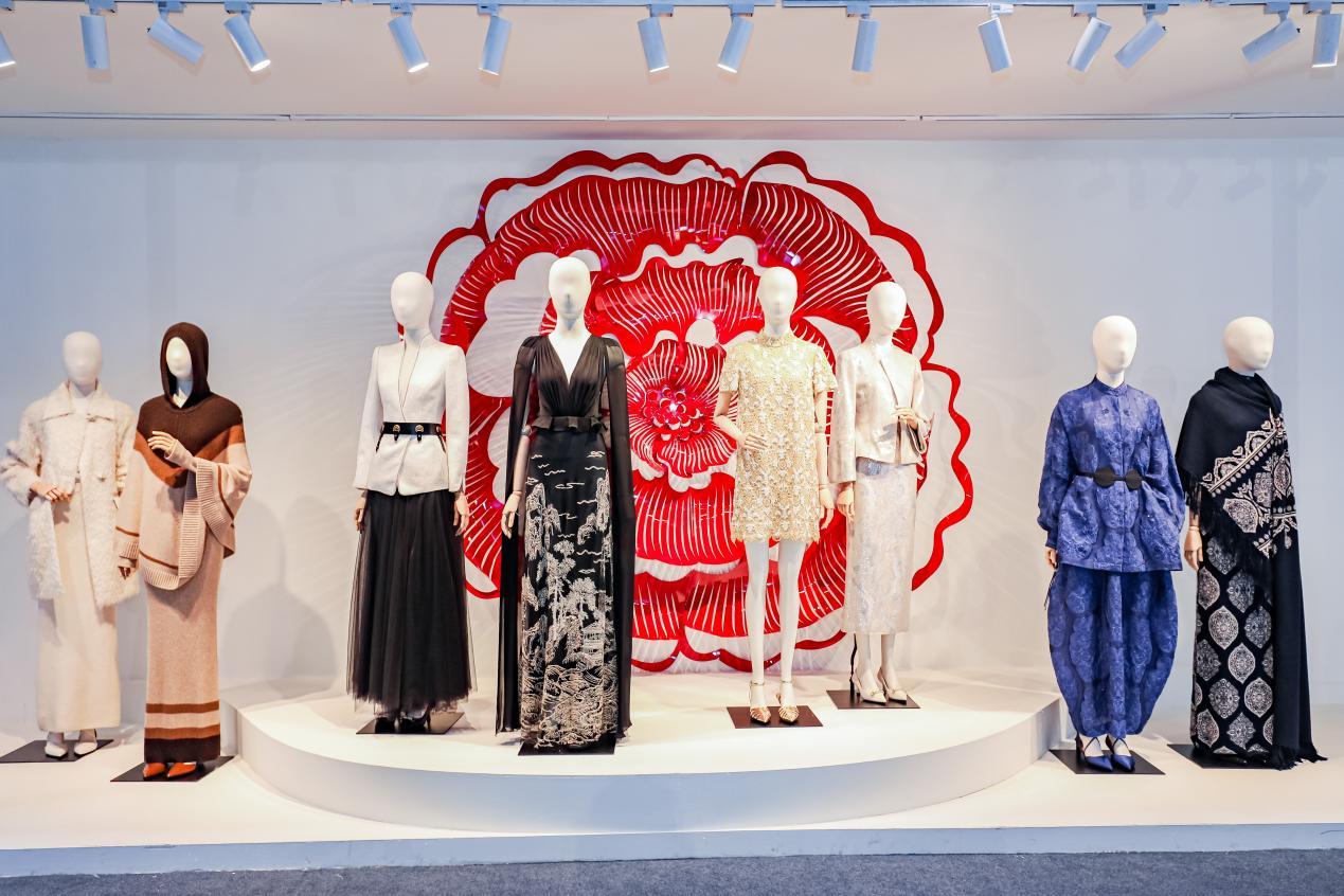 东方美学代表、嘉兴企业EP雅莹服装展示