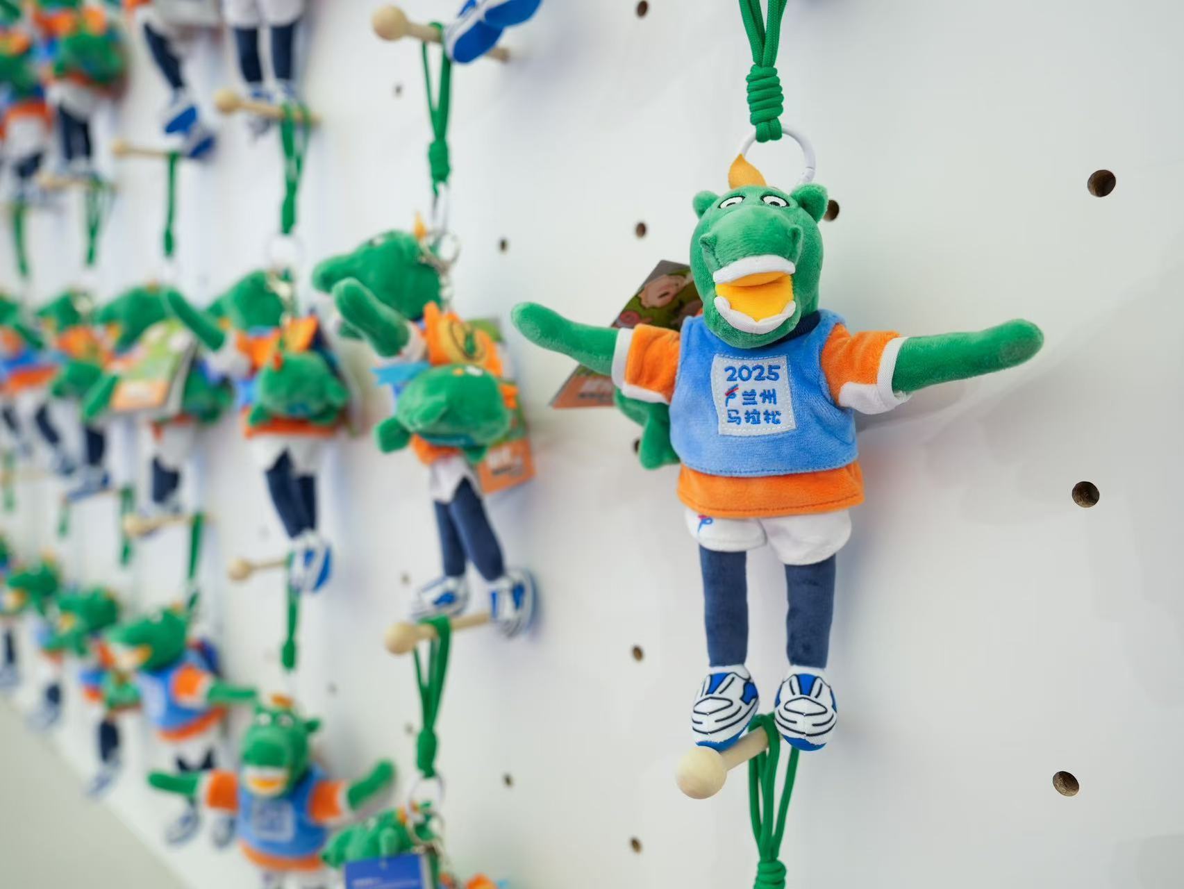 兰马鸣枪　国内外高手竞逐黄河之滨