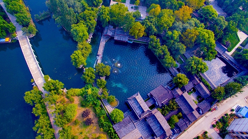 （航拍章丘百脉泉 图源济南市人民政府官网）