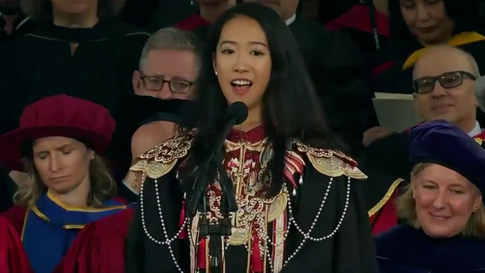 中国学生在2025年哈佛大学毕业典礼发表演讲