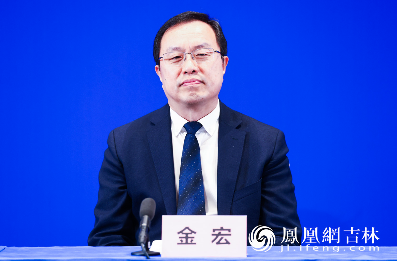 中国科学院长春光机所党委书记、副所长、中国光学学会副理事长金宏介绍情况。