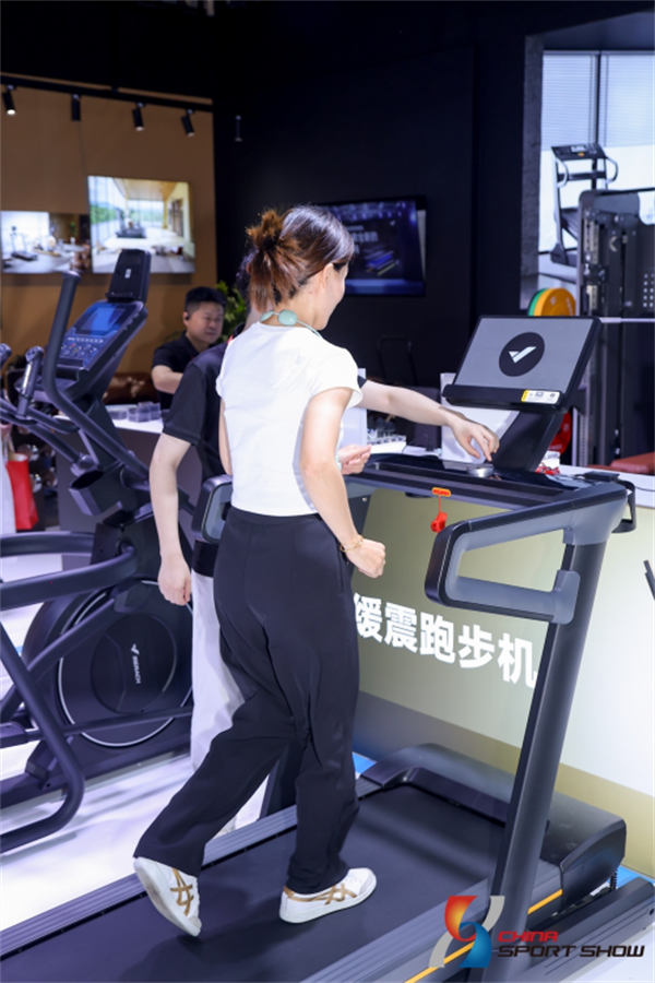 南昌体博会惊现「静音护膝神器」:麦瑞克科技超临界跑步机开启零负担跑步新范式