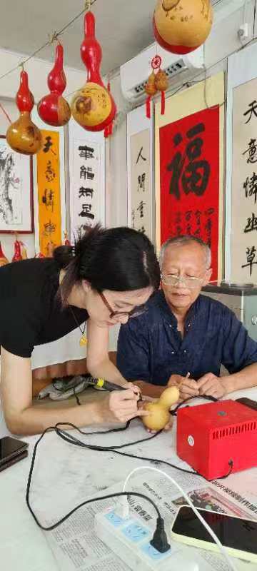 青岛乡里乡亲│乡村手艺“技良人”周强一:葫芦烙画艺术的守正创新者与文化传承者