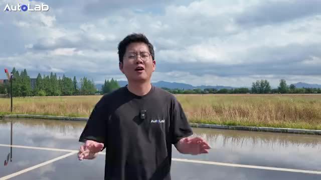 十万级小车，有辅助驾驶和智能座舱，还有天地门？