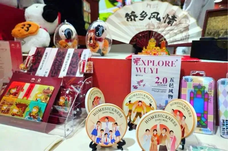 杯垫等文创产品十分精美