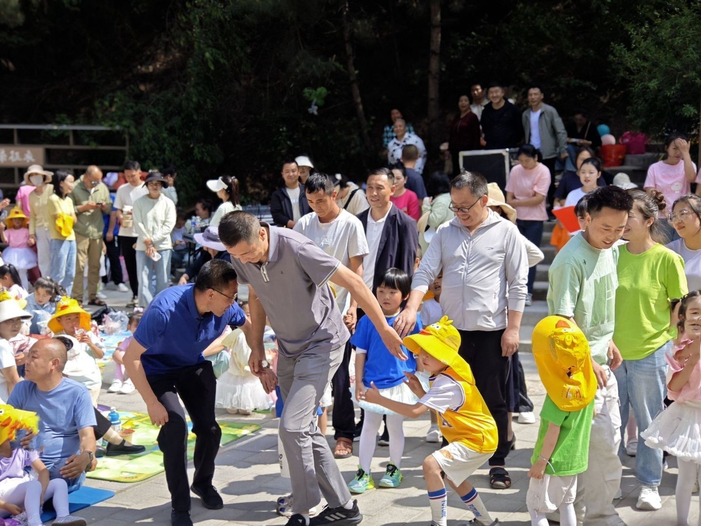 童趣探自然　华亭萌娃解锁六一新玩法