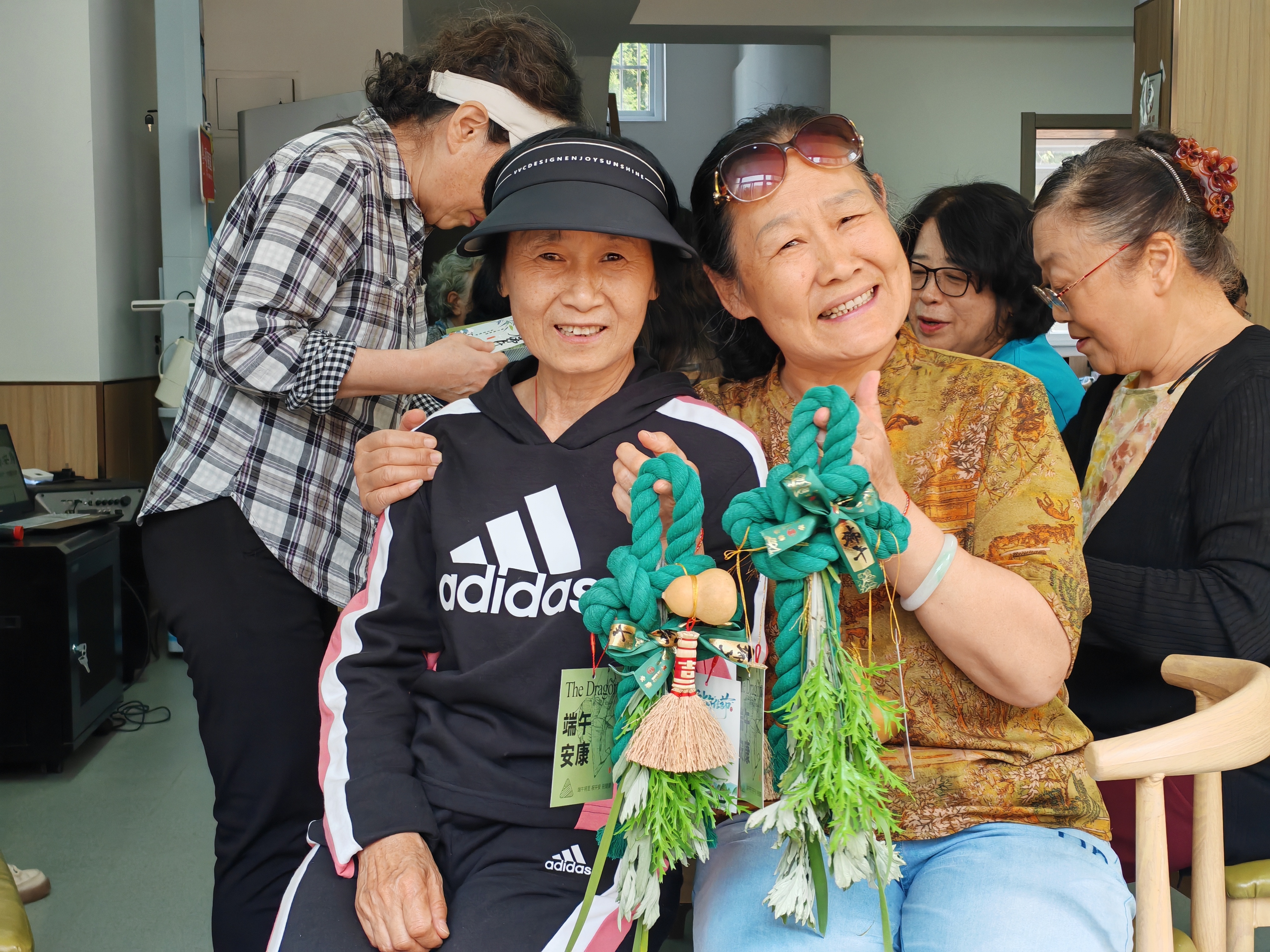 巧手编艾韵，邻里粽情浓！瑞都社区端午活动共绘文化温情画卷