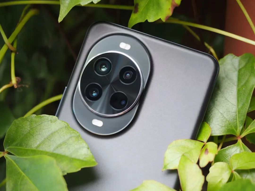 首款鸿蒙直板机,体验太炸裂了