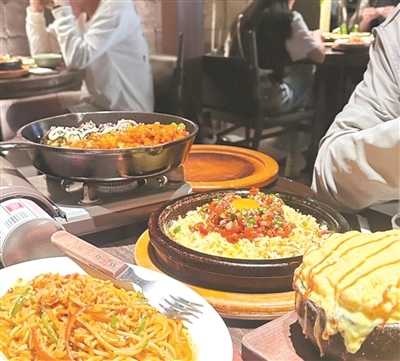 餐桌上的卡式炉