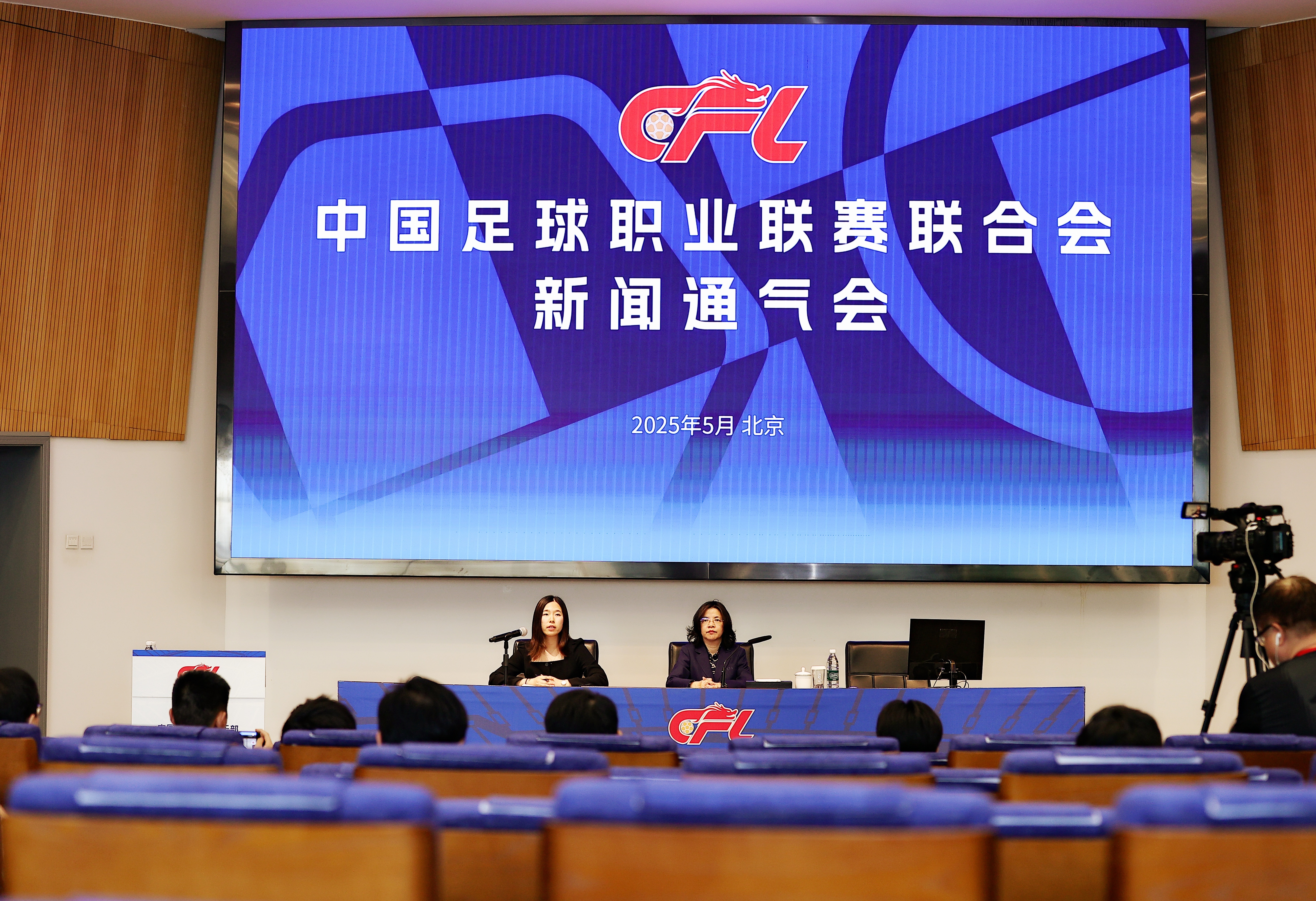 中国足球职业联赛联合会与西班牙职业足球联盟签署战略合作协议，携手促进双方职业足球交流和发展