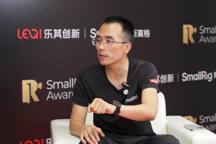 图:采访间,凤凰网深圳对话周阳