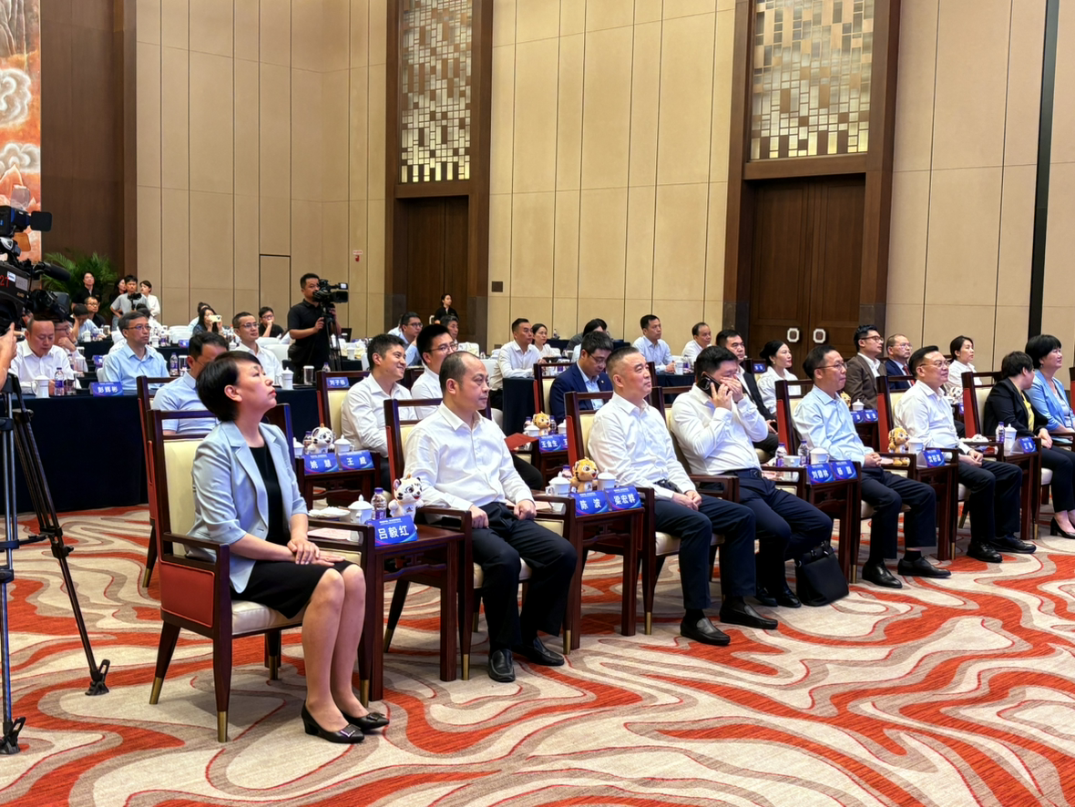 第四届中国—非洲经贸博览会市场化合作和绿色电力合作签约仪式暨市场化合作伙伴授牌仪式在湖南长沙举办