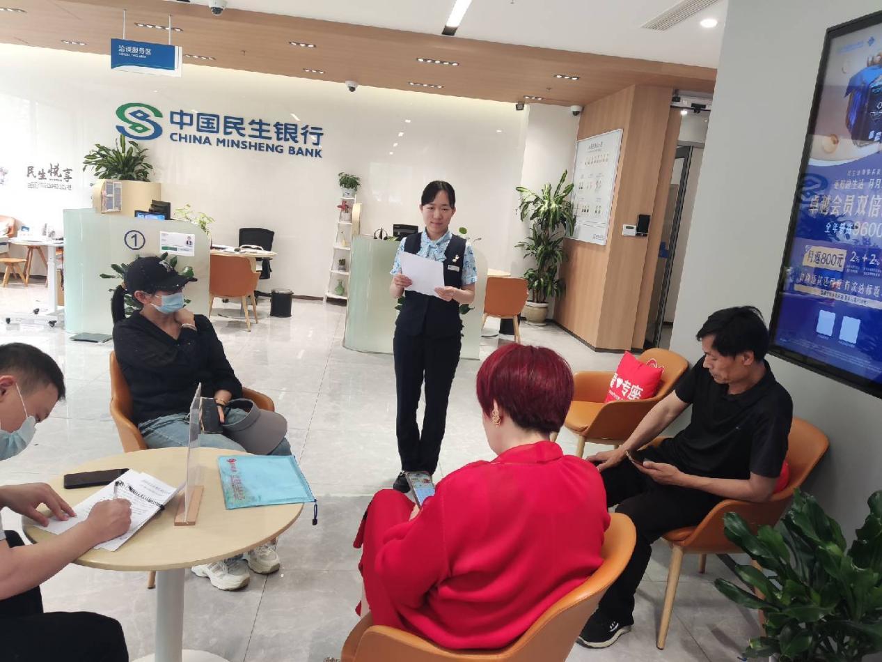 民生银行济南历城支行开展“警惕赌博陷阱 守护资金安全”宣传活动