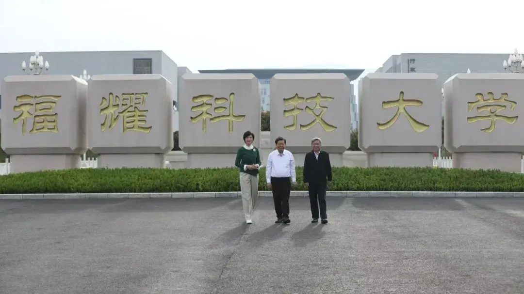 每天清晨，曹德旺和王树国都会聊半小时，两人会碰出怎样的思想火花？