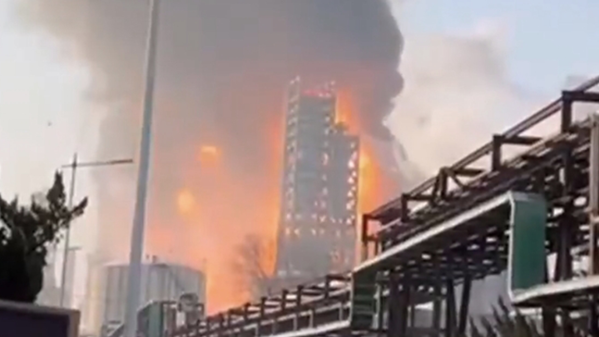 山东高密化工厂爆炸事故，已致5死19伤、6人失联