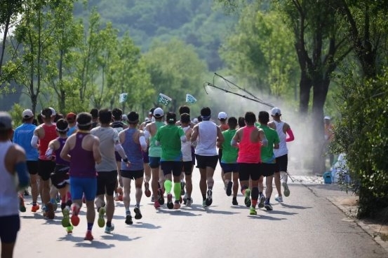 以奔跑之力书写生态答卷 北京建工2025密云马拉松鸣枪开跑