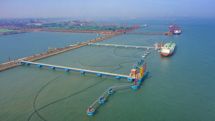 （青岛港董家口港区一角 图源山东港口青岛港）