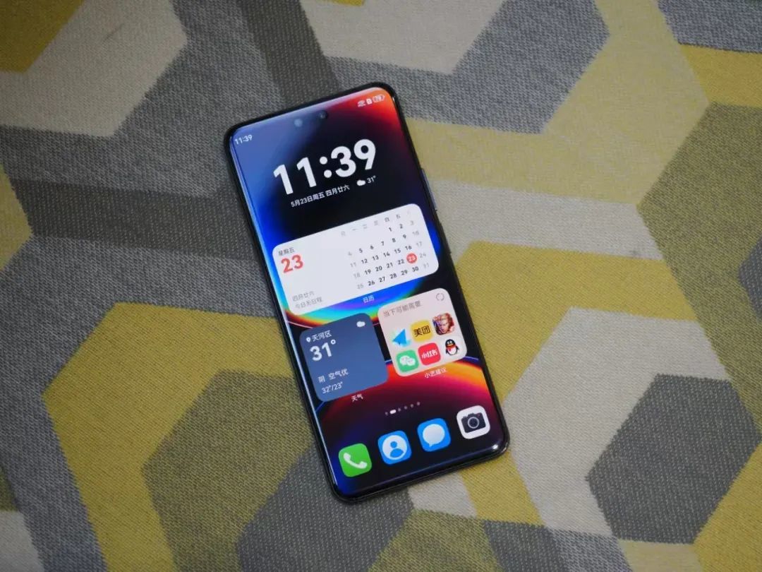 首款鸿蒙直板机,体验太炸裂了