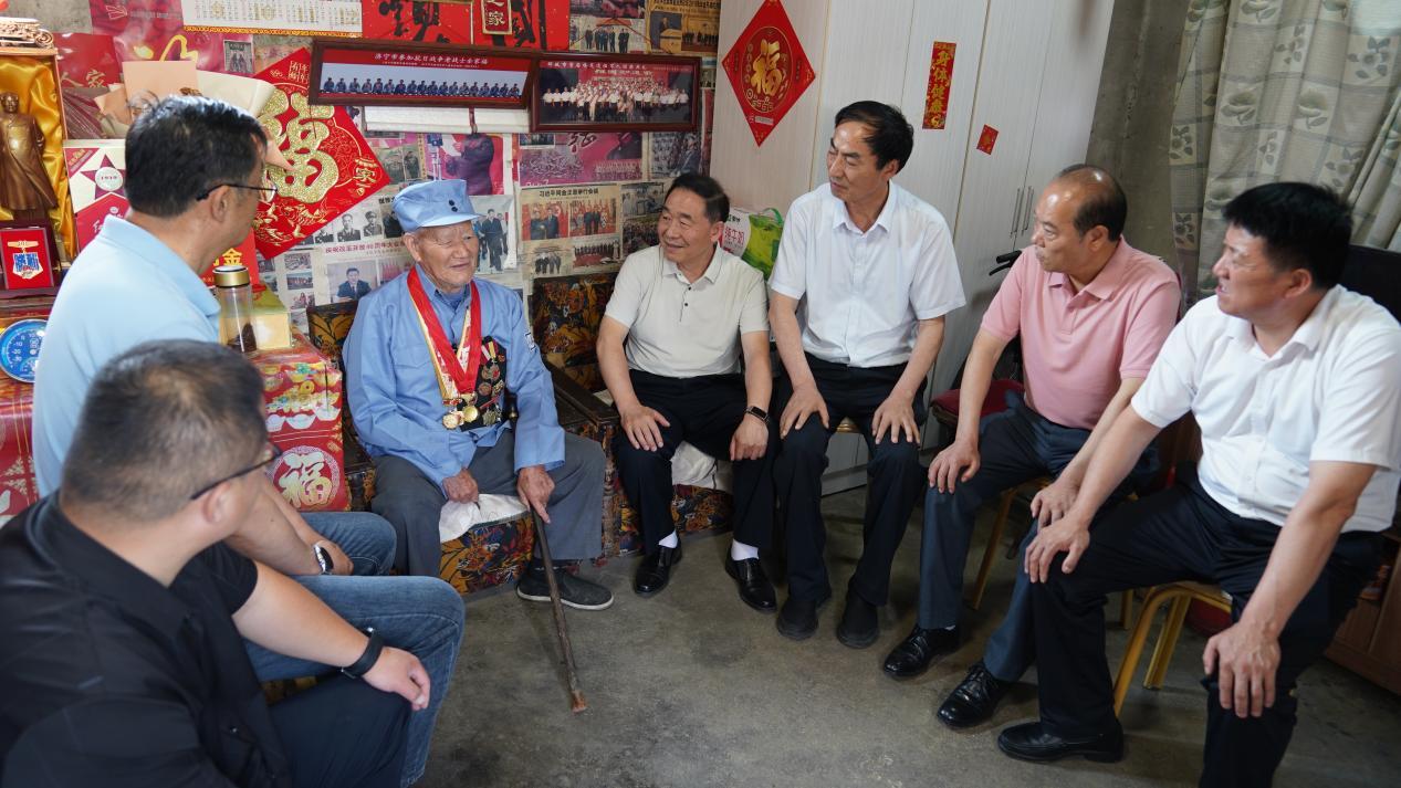 济宁市拥军优属协会开展“情系抗日老兵”慰问活动
