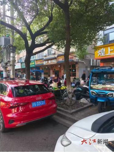 居民提到的“临时菜市场” (受访人供图)