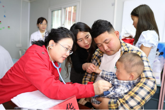 鄢华院长带队到贵州纳雍开展义诊筛查