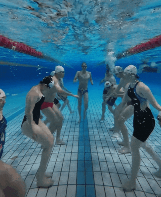 30天涨粉193万,全民模仿的“原地猫步”是怎么走红的?