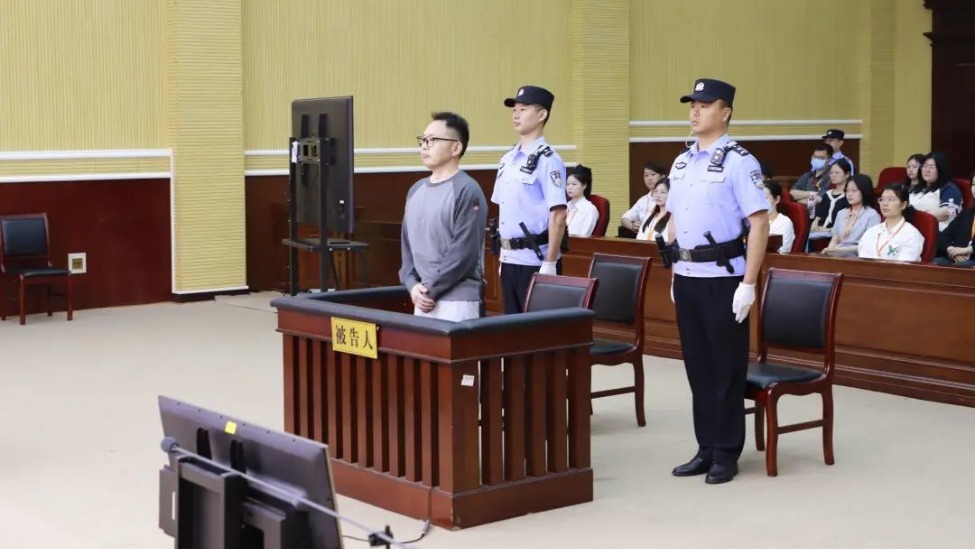 违规放贷63.9亿，受贿2亿！光大信托原董事长闫桂军案开庭