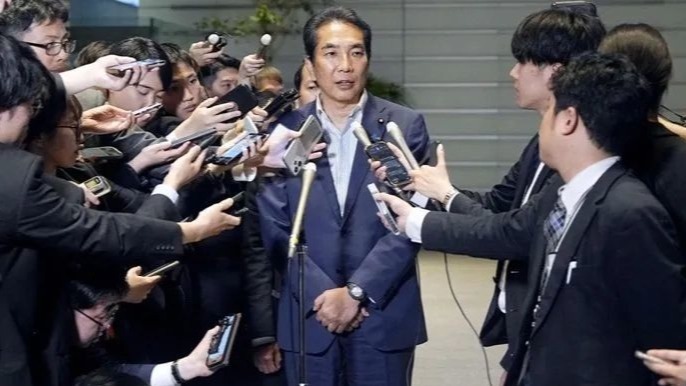日本米价飞涨，“从没买过米”的主管大臣被骂下台
