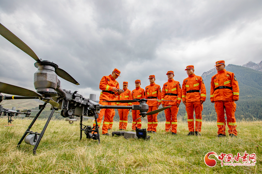 教练员讲解实操注意事项