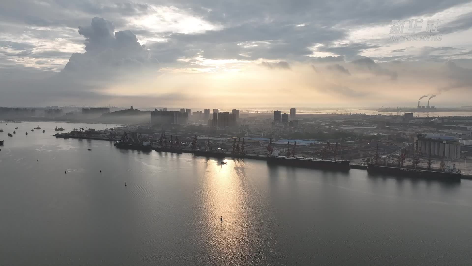 广西防城港至海南海口客滚航线顺利首航