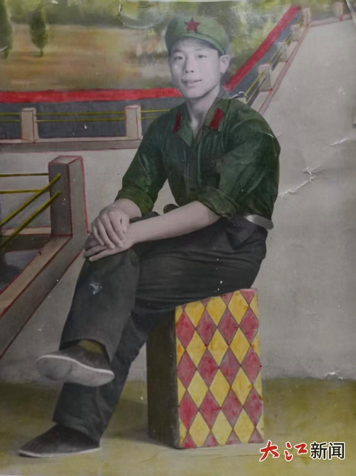 罗华萍参军时的照片