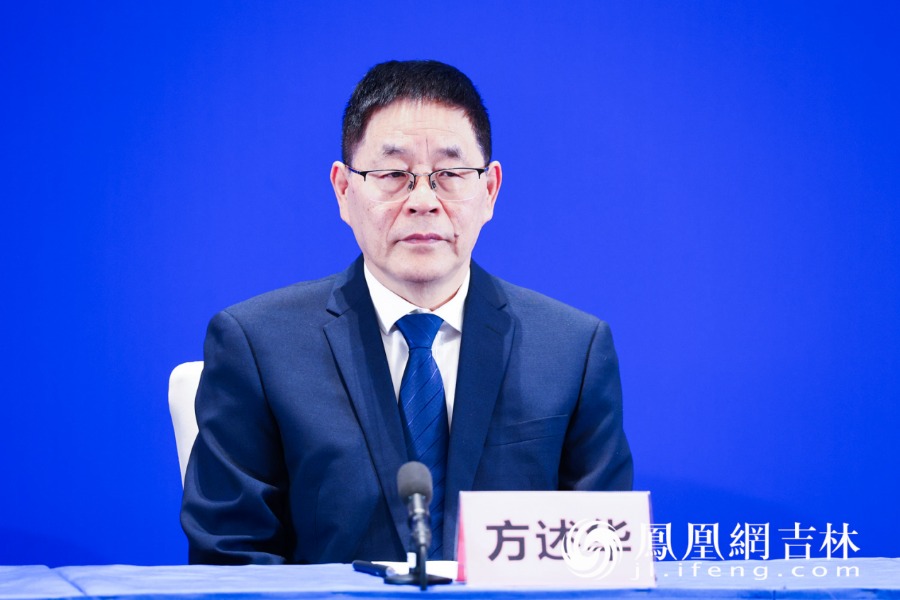 长春市工信局局长方述华介绍情况。
