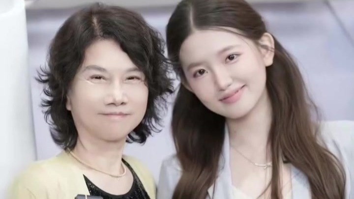 孟羽童晒与董明珠合照：感念曾经，未来珍重，我会在成为自己的路上继续努力前行的