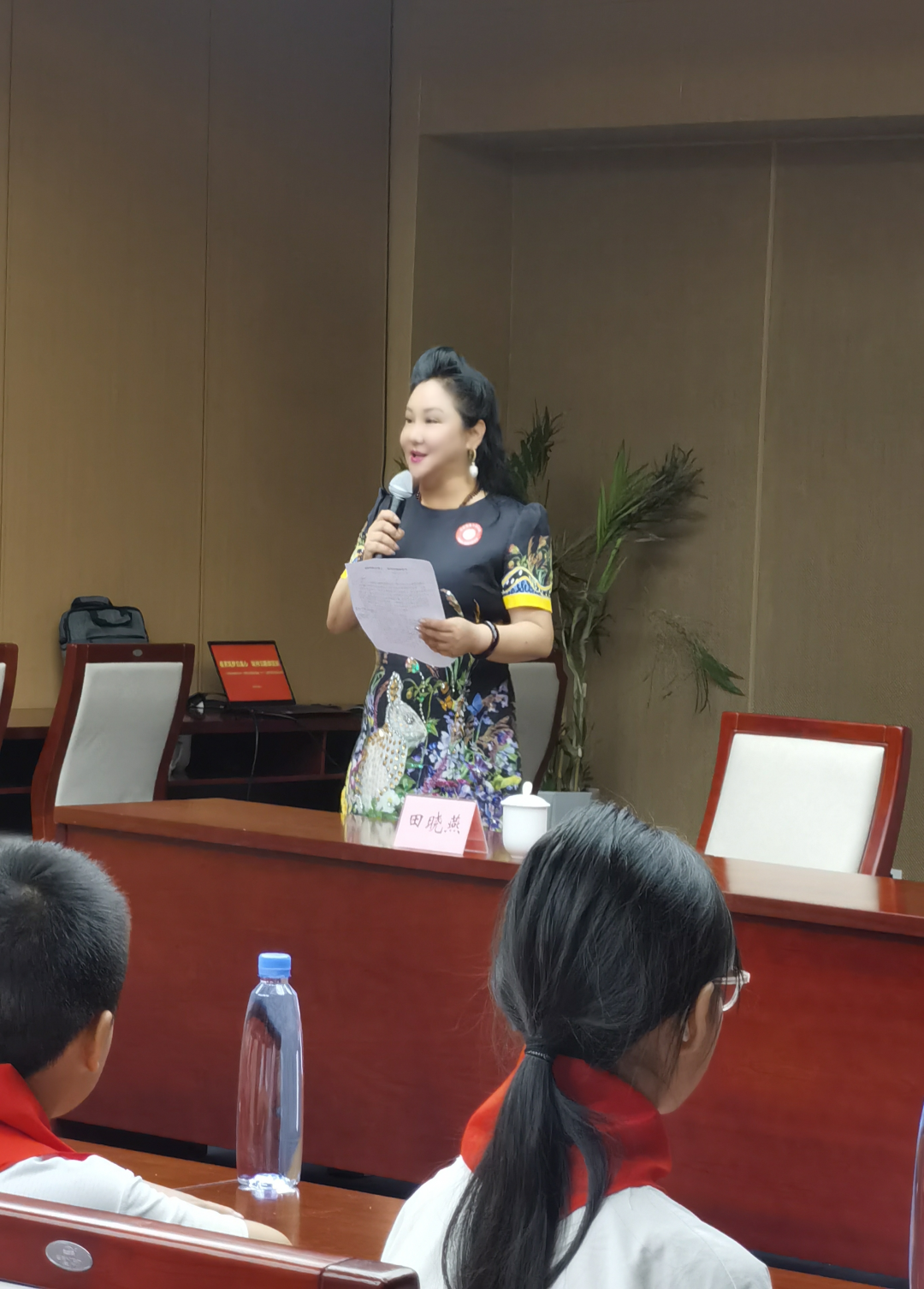 活动由河南省慈善联合总会·中原爱心慈善基金助学基金设立人田晓燕主持。