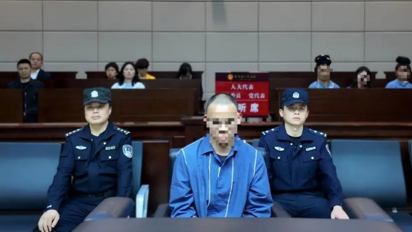 男子蓄意杀害前女友，因视力不好找错人