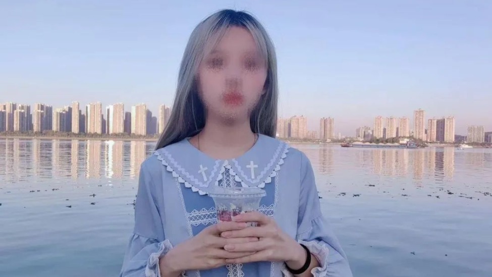 性侵疑云下，逝去女孩留下上千条隐秘痕迹