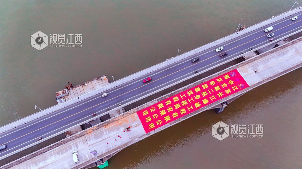 2025年5月26日,在江西省吉安市新干县赣江大桥拍摄的画面。