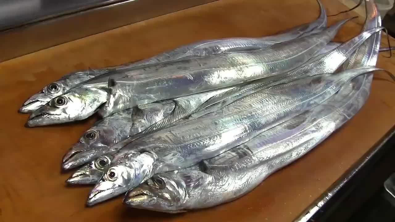 带鱼还能这样吃？日本人的去骨神技，看完直接跪了