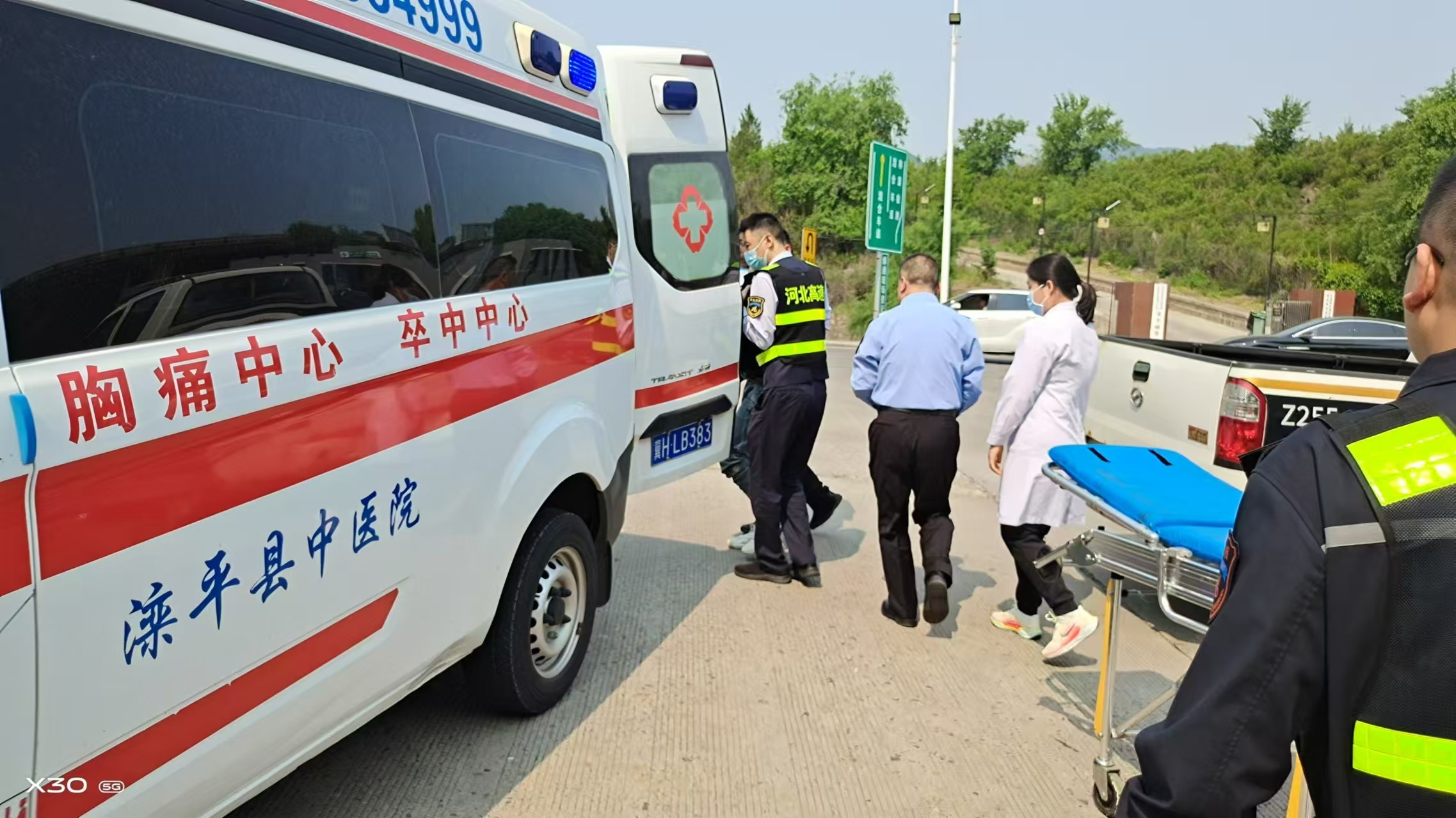 司乘突发疾病 河北高速滦平收费站多方联动开启生命通道