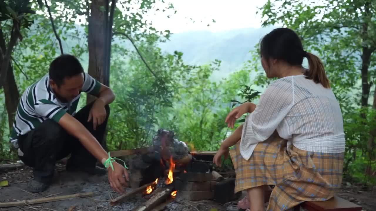 四兄妹吃“腊肉火锅”，太诱人了，干了8碗饭